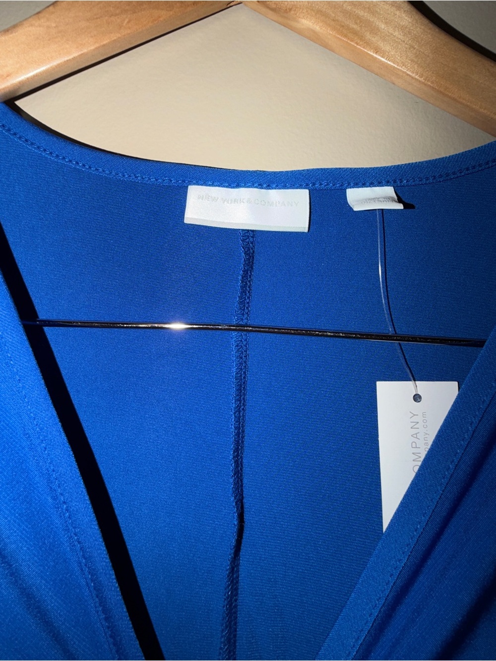 NY & Co Royal Blue Ruched V-Neck Top NWT Large - Picture 2 of 4